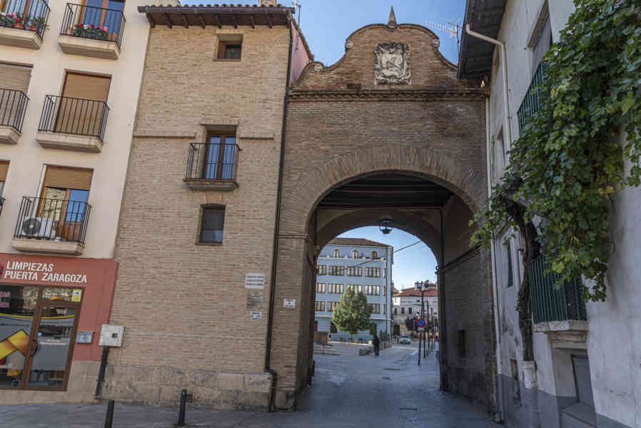 Zaragoza - Calatayud 32 - Puerta de Zaragoza